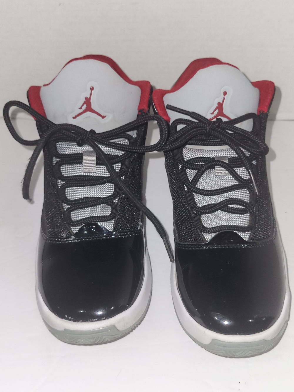 Size 5.5Y- Air Jordan Max Aura 2 Color Black, Red And Gray CN8094-006
